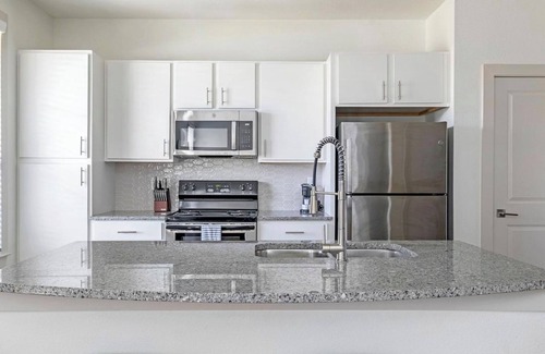 Waller Apartment | Waller 3BD/2.5BA 2 - Three Bedroom Apartment, Sleeps 6