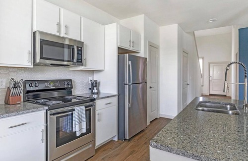 Waller Apartment | Waller 3BD/2.5BA 3 - Three Bedroom Apartment, Sleeps 6