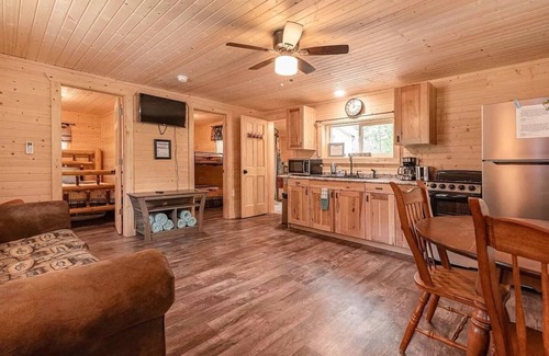 Briggsville Cottage | Walleye Waters Cottage