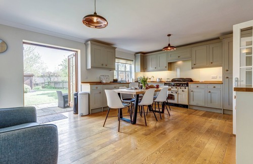 Evenley House | Walnut Cottage | Evenley Holiday Let | 2 Beds & Sleeps 4