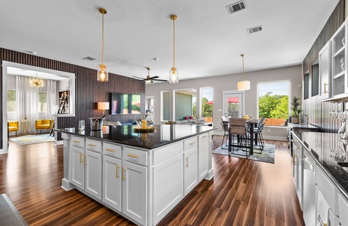 McNeil House | Walnut Creek Poolside Paradise - Near The Domain