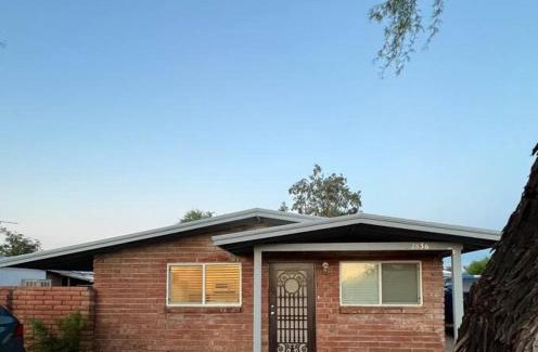 Oak Flower House | Walnut Home