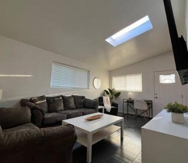 Oak Flower House | Walnut Home