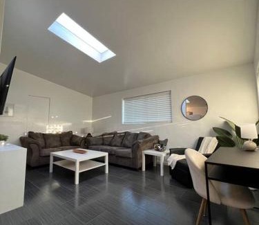 Oak Flower House | Walnut Home