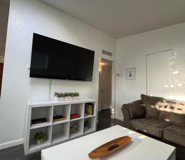 Oak Flower House | Walnut Home