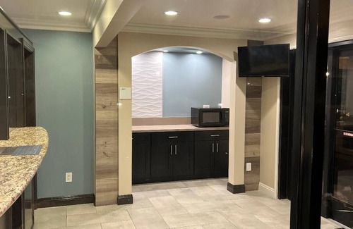 Walnut Valley Hotel | Walnut Inn & Suites West Covina