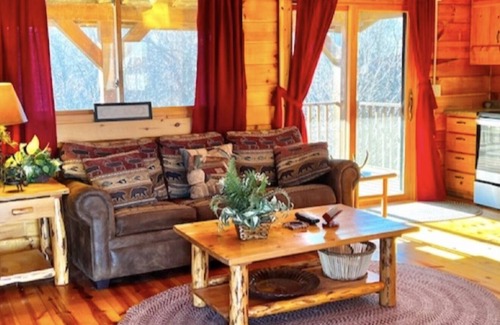 Harpers Ferry Cabin | Walnut Ridge Cabin 2 Bedrooms and Hot Tub Jacuzzi