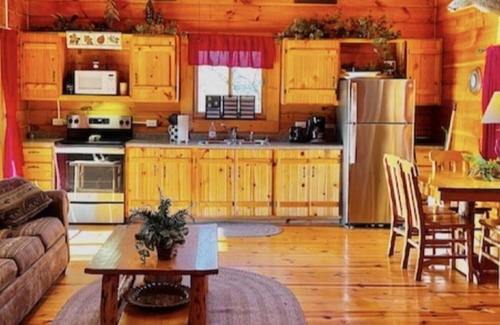 Harpers Ferry Cabin | Walnut Ridge Cabin 2 Bedrooms and Hot Tub Jacuzzi