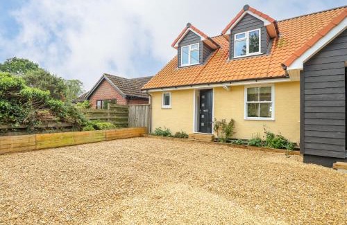 Attleborough House | Walnut Shade