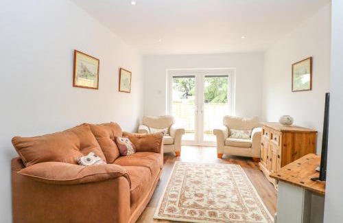 Attleborough House | Walnut Shade