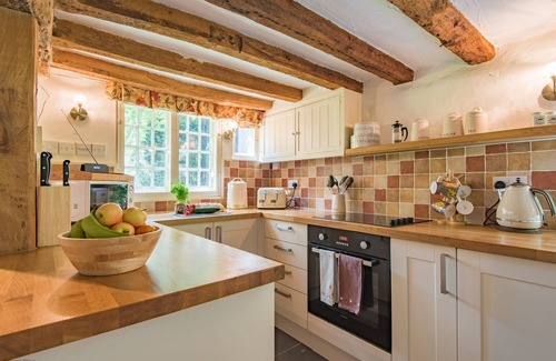 Faversham Cottage | Walnut Tree Cottage - romantic cottage by Bloom Stays in the beautiful Kent countryside