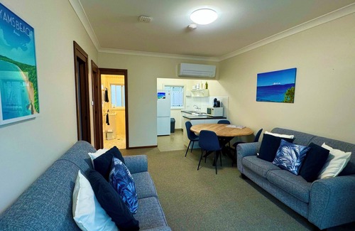 Hyams Beach Apartment | Walters Holiday Flats @ Hyams Beach (Flat 3) - Book 7 nights pay for only 6*