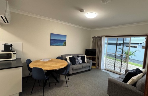 Hyams Beach Apartment | Walters Holiday Flats @ Hyams Beach (Flat 3) - Book 7 nights pay for only 6*