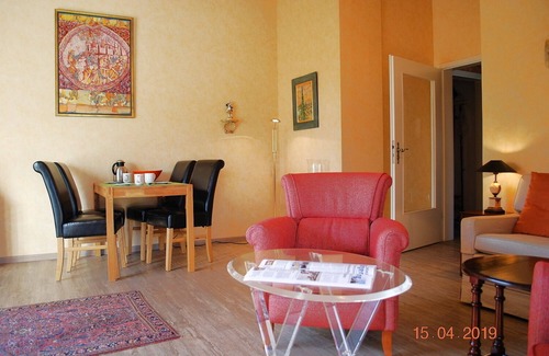 Bad Schachen Apartment | Waltraud: Helle Wohnung im Dachgeschoss, mit Fahrstuhl Erreichbar