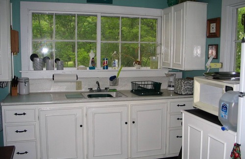 Lodi Cottage | Want a quiet lakeside getaway? Our 50s-era cottage is perfect for you.