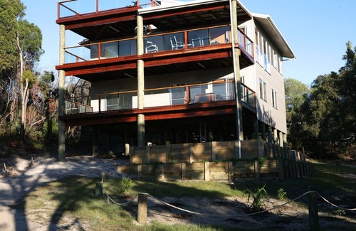 Orchid Beach House | Wanyari-great views with whale watching decks