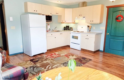 Golden Apartment | Wapiti Suite | Sleeps 2
