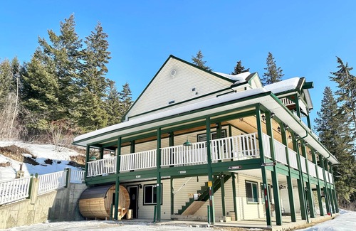 Golden Apartment | Wapiti Suite | Sleeps 2