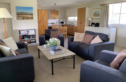 O'connell Cottage | Warego Cottage, O'Connell - Escape to the Country, enjoy our quiet rural setting