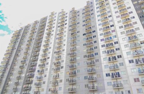 Depok Apartment | Warm and Cozy Studio Park View Condominium Apartment By Travelio