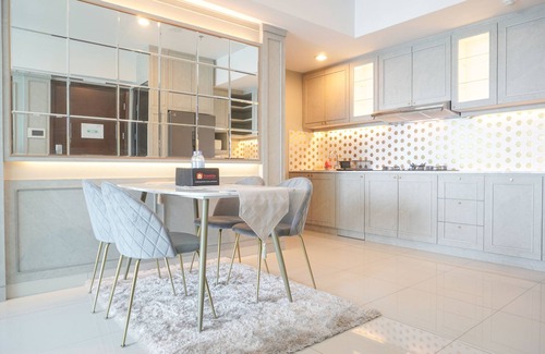 Kelapa Gading Timur Apartment | Warm And Elegant 2Br At The Kensington Royal Suites Apartment