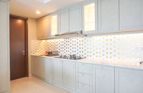 Kelapa Gading Timur Apartment | Warm And Elegant 2Br At The Kensington Royal Suites Apartment