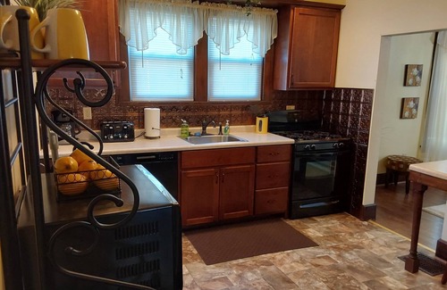 Loudonville House | Warm and inviting downtown home away from home