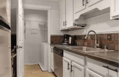 Inglewood-Finn Hill Condo | Warm & Cozy 2b/2b Stay in Kirkland
