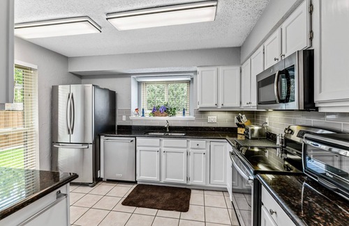 Cross Creek East House | Warm & Cozy, Pet-Friendly Home with Large Fenced Backyard on Quiet Cul-de-Sac