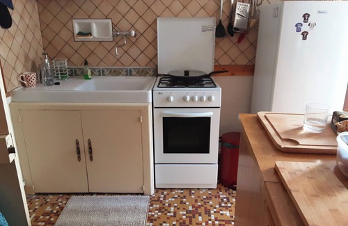 Chatel-Censoir House | Warm house, free wifi, private garden with flowers, 20 min. from Vézelay.