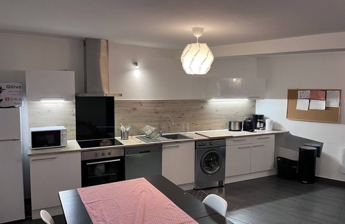 Romagnat House | Warm, renovated house with whirlpool bath
