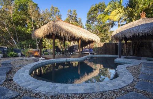 Coolum Beach House | Warm spa, pool & Fireplace - Coolum Bali Gardens