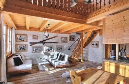 Schoenried Apartment | Warm Timbers Flat With Generous Living Area