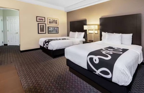 Superstition Springs Hotel | Warm & Welcoming: Your Mesa Escape with Family Features | Free Parking