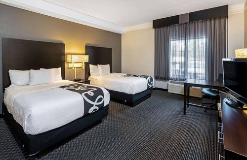 Superstition Springs Hotel | Warm & Welcoming: Your Mesa Escape with Family Features | Free Parking