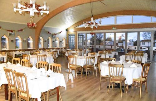 Kenn Hotel | Warrens Village Motel and Self Catering