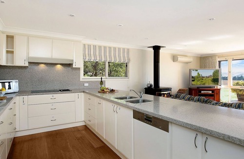 Berrima House | Warrington Park - country charm and spacious living