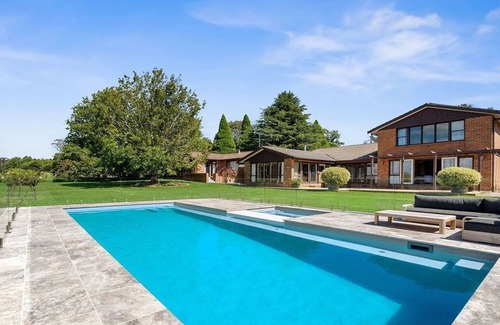 Berrima House | Warrington Park - country charm and spacious living
