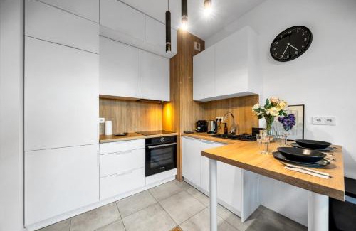 Warsaw Apartment | Warsaw Airport Apt - Balcony, Parking, Bus nearby - by Rentujemy