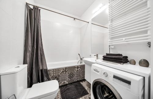 Warsaw Apartment | Warsaw Airport Apt - Balcony, Parking, Bus nearby - by Rentujemy