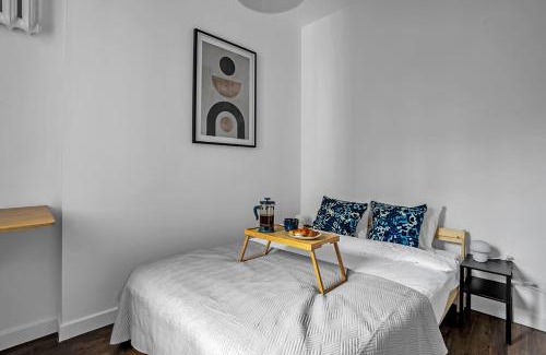 Powisle Apartment | Warsaw Suite near River - 58m2, Metro, Balcony