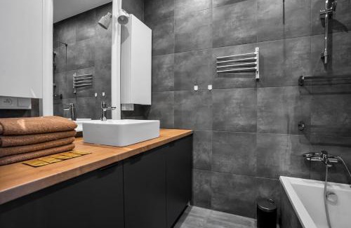 Powisle Apartment | Warsaw Suite near River - 58m2, Metro, Balcony