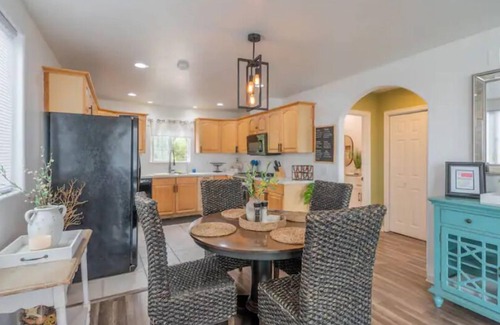 Elkhorn Apartment | Watch Sunsets of the Monterey Bay From a Hilltop Villa
