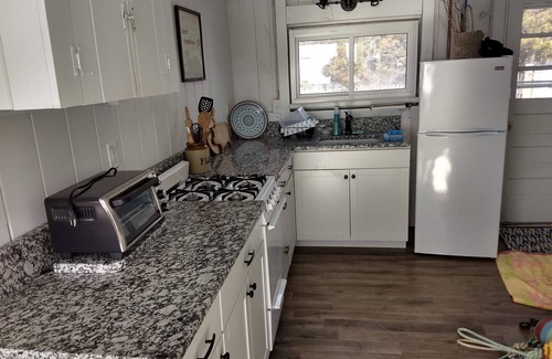 Phippsburg Cottage | Watch the sunshine dancing off the ocean in this quaint ocean front cottage.