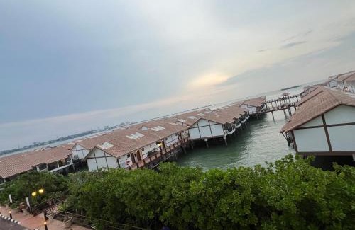 Taman Tanjung Resort | Water Chalet PD Private Unit