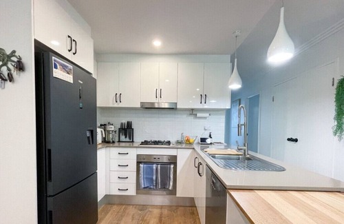Narrabeen Apartment | Water Edge - Footsteps to the Beach