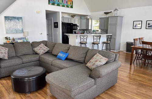 Kendall House | Water front EVERYTHING LAKE LIFE HAS TO OFFER FAMILY FRIENDLY
