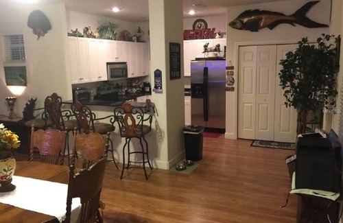 Homosassa House | Water Front Marina - Steps from Pool & Fishing Pier! Slip avail. Kayaks & Bikes!