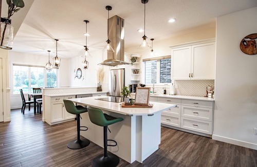 Sylvan Lake House | Water's Edge Escape - Luxury Lakehouse on the Marina