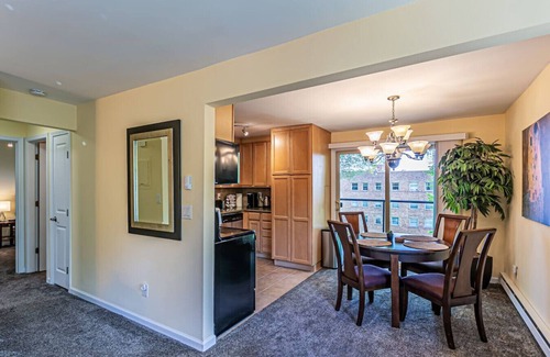 North End Condo | Water View Best Area Jacuzzi Bath WD New Carpet
